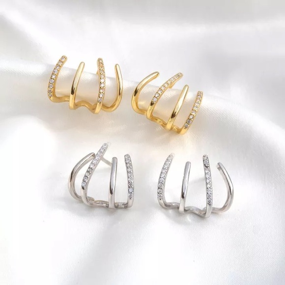 18k Gold Plated Four-Claw U-shaped Stud Earrings for Women - Picture 4 of 5